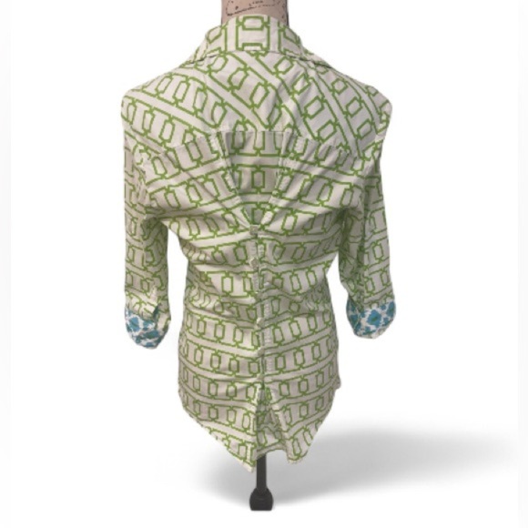 Tizzie Button-Back Geometric Print Shirt Size Large EUC - Picture 3 of 8